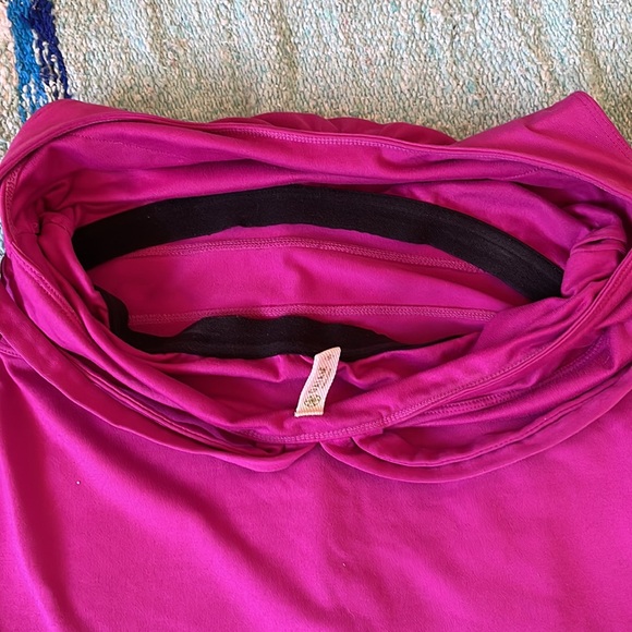 Gaiam yoga top built in bra size small fuchsia - Picture 3 of 5